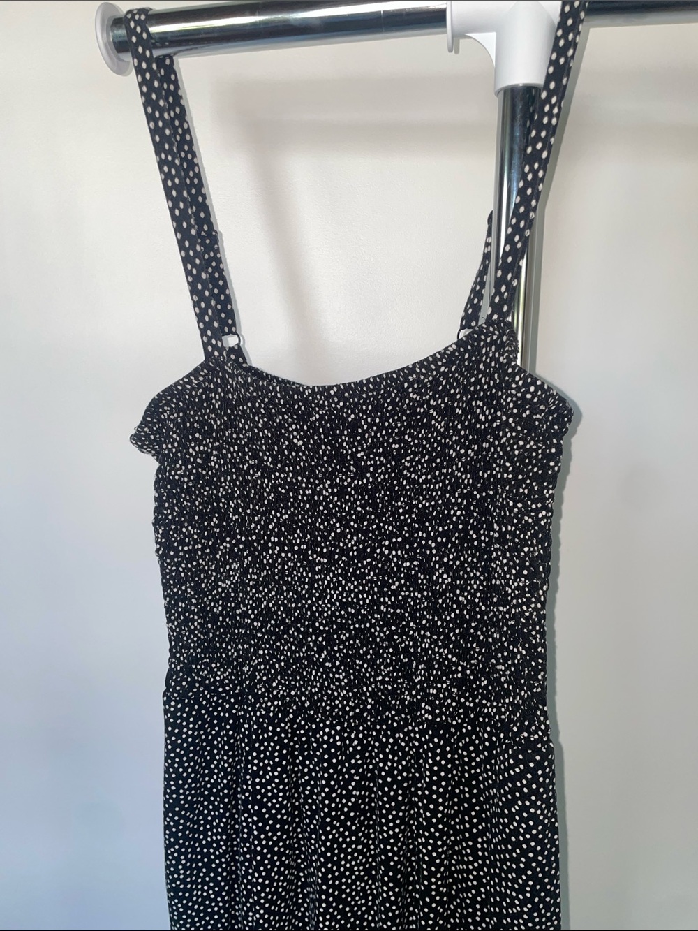 Old Navy knit smocked jumpsuit romper bland and white size L - Picture 2 of 3